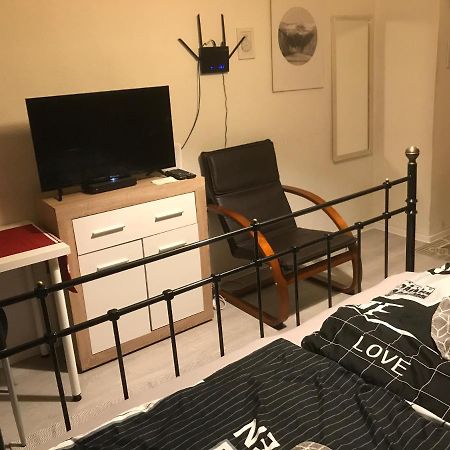 Jázmin Apartman Appartamento Pécs Esterno foto