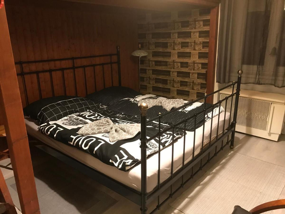 Jázmin Apartman Appartamento Pécs Esterno foto