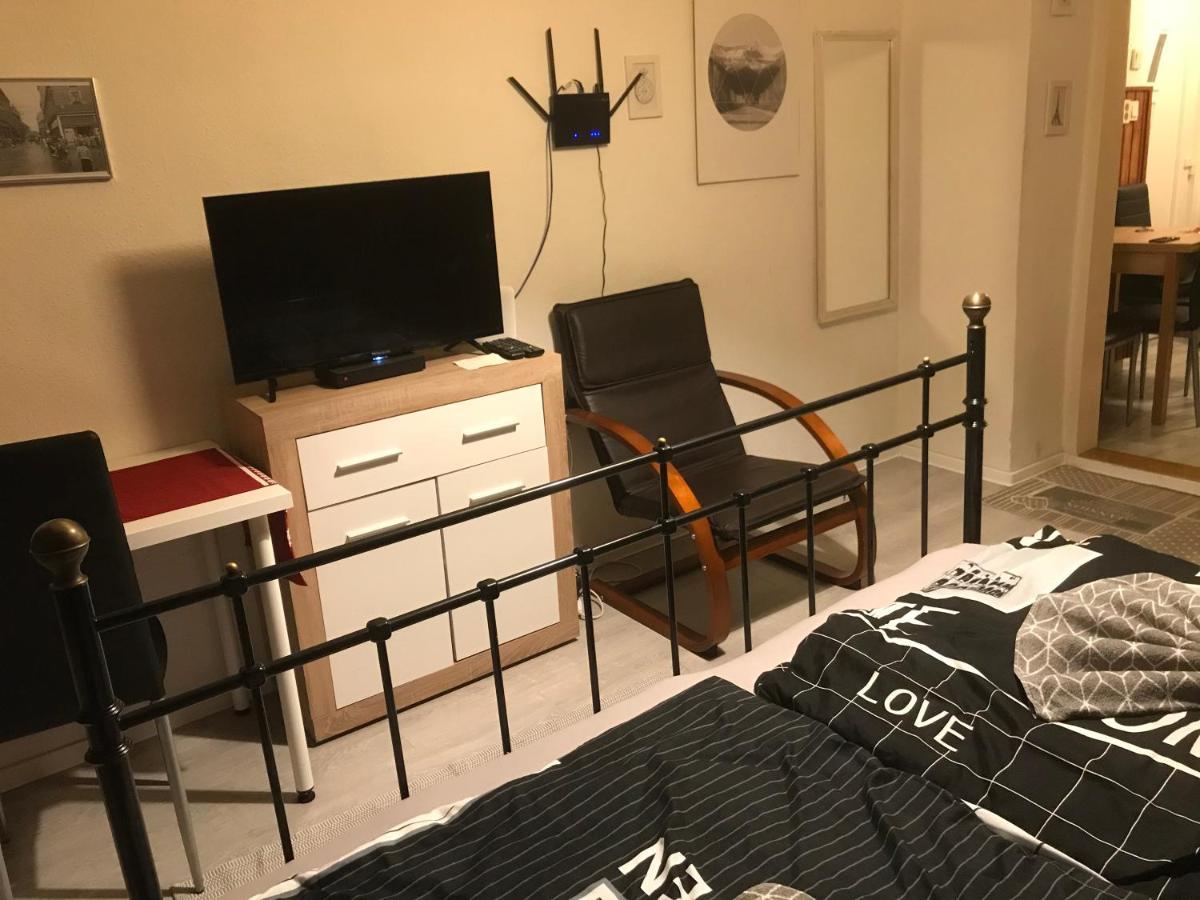 Jázmin Apartman Appartamento Pécs Esterno foto