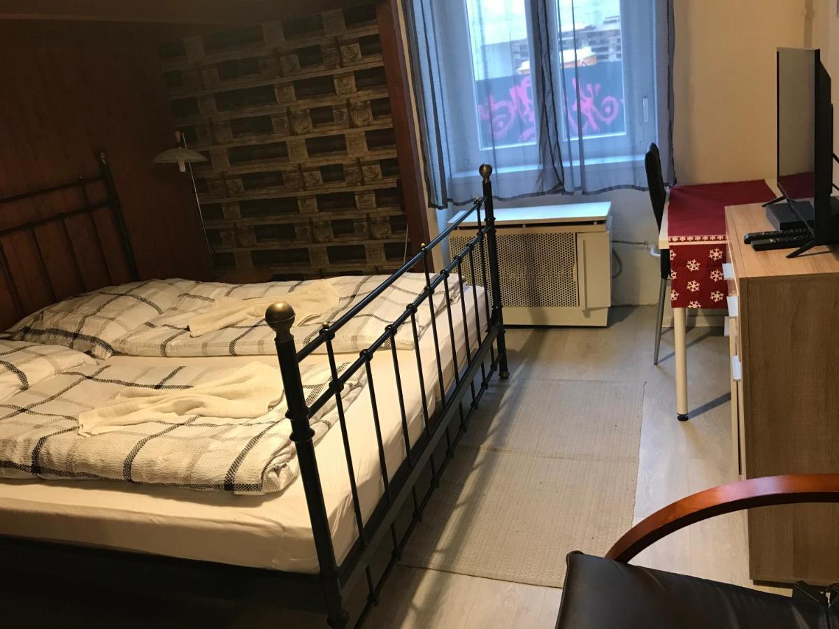 Jázmin Apartman Appartamento Pécs Esterno foto
