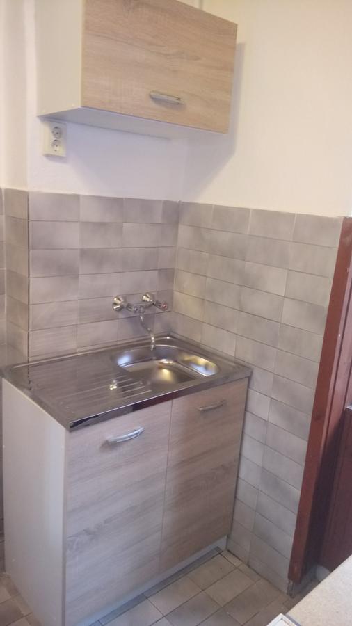Jázmin Apartman Appartamento Pécs Esterno foto
