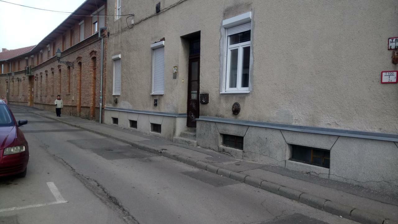 Jázmin Apartman Appartamento Pécs Esterno foto