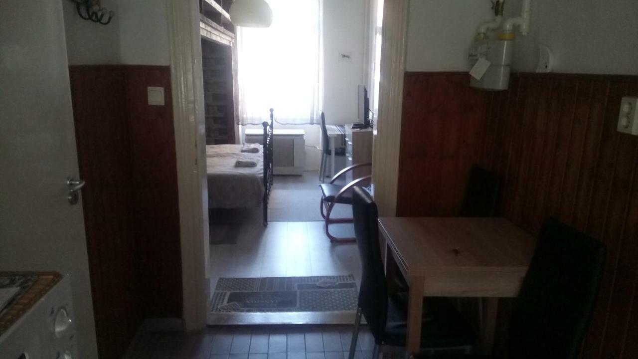 Jázmin Apartman Appartamento Pécs Esterno foto