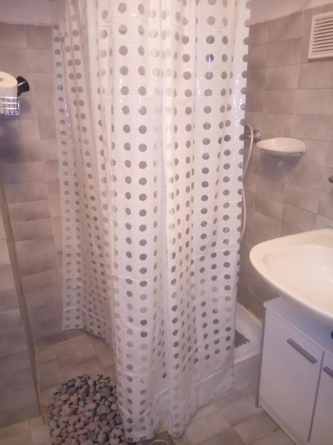 Jázmin Apartman Appartamento Pécs Esterno foto